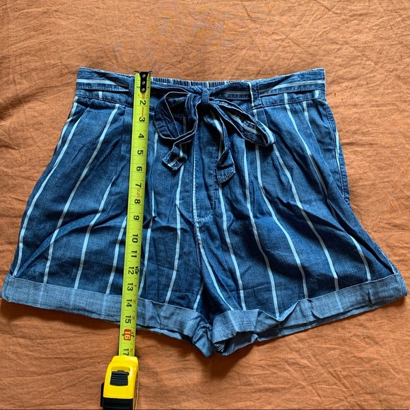 Universal Thread Striped Shorts, Size M - Picture 4 of 5